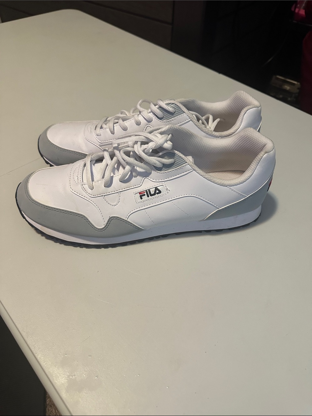 Fila Men's White and Gray Low-Top Sneakers